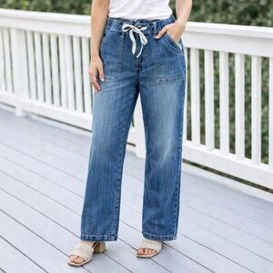 Judy Blue Women's Light Blue Straight Leg Jeans drawstring patch pockets